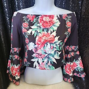 Off Shoulder Flower Crop Top
